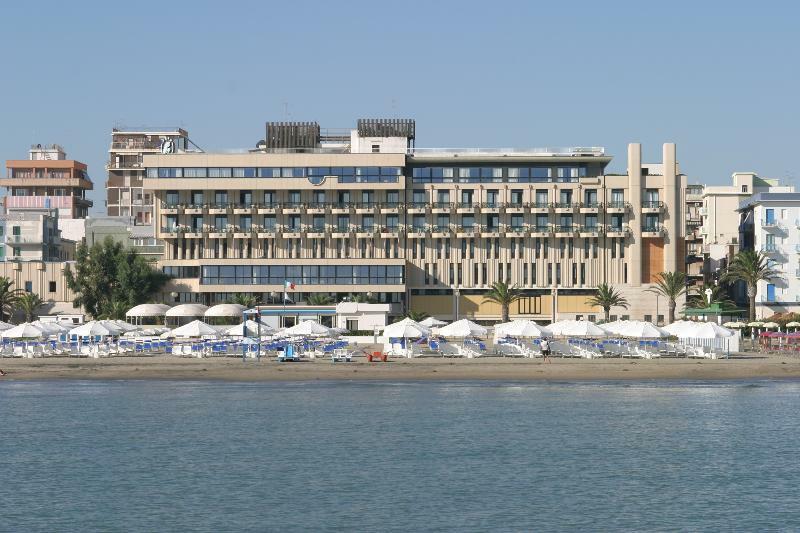 Grand Hotel Terme Margherita Di Savoia Exterior photo